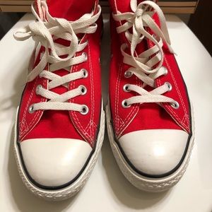Red converse Men’s:8 women’s:10